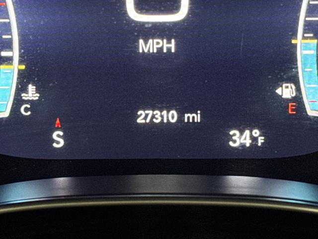 Used 2023 Chrysler Pacifica Limited w/ Uconnect Theater Family Group image 6