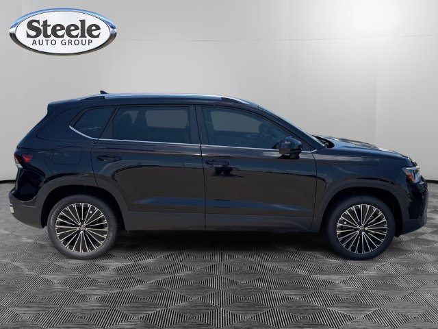 New 2026 Volkswagen Taos SE FWD image 6