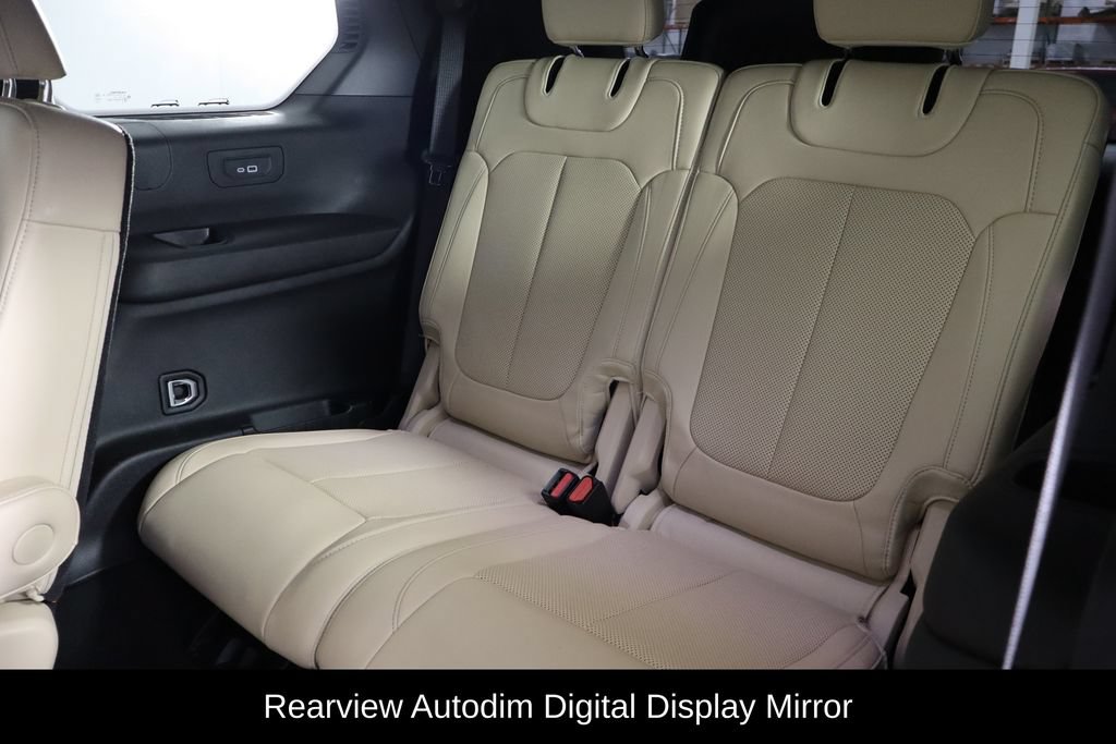 Used 2023 Jeep Grand Cherokee L Limited w/ Luxury Tech Group II AWD/4WD image 17