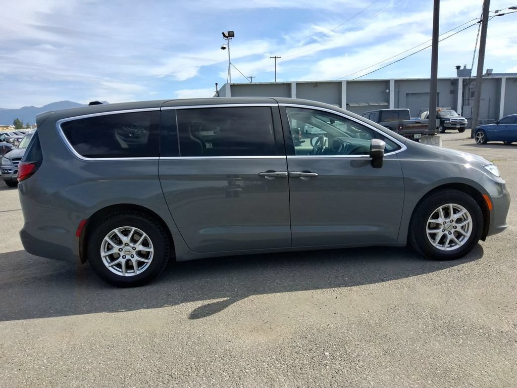 Certified 2023 Chrysler Pacifica Touring-L FWD image 9