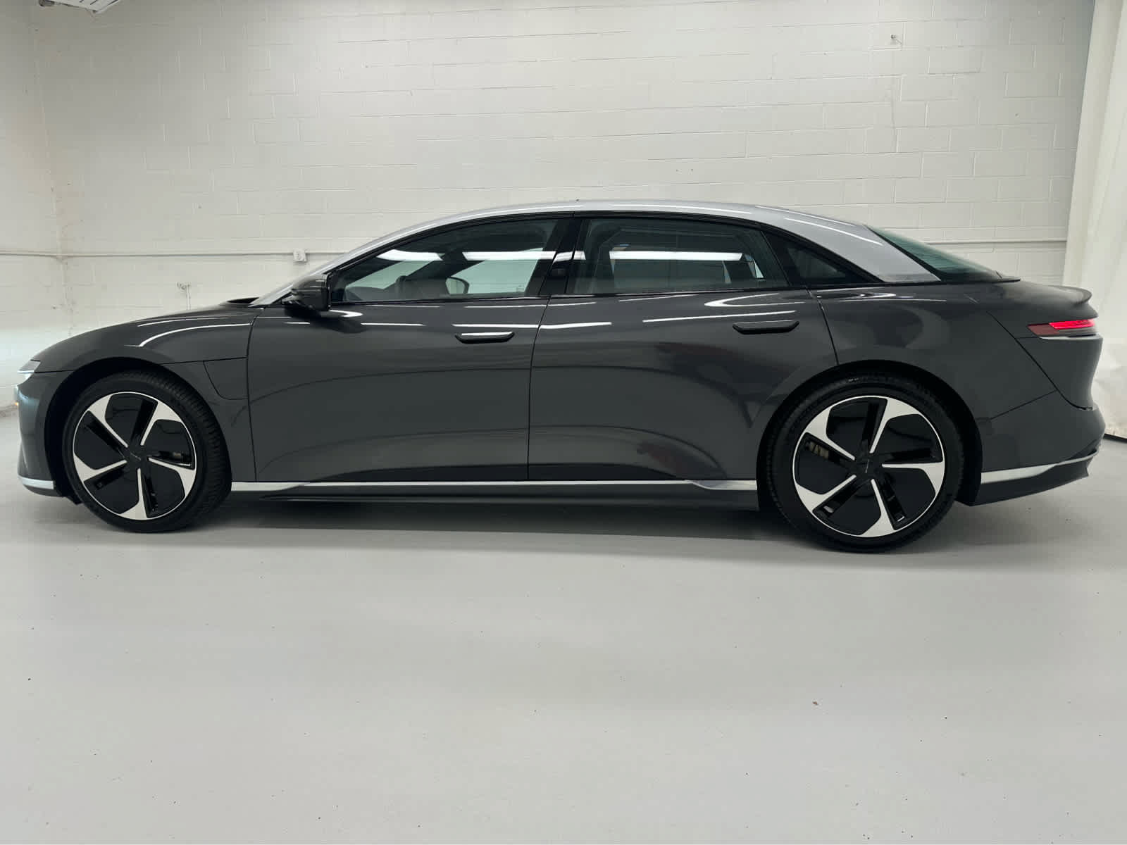 Used 2023 Lucid Air Touring AWD/4WD image 5