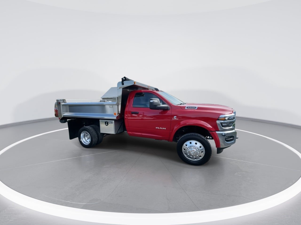 New 2026 RAM 5500 4x4 Regular Cab image 2