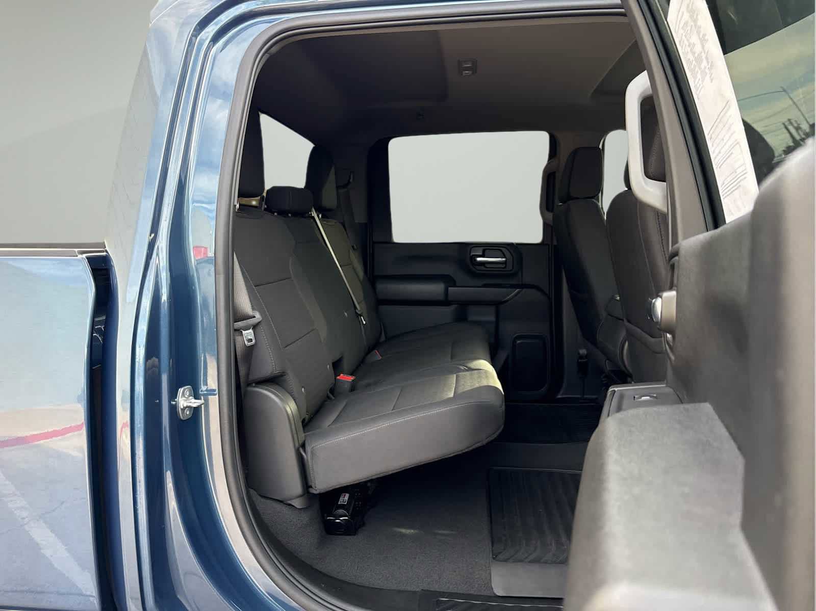 Used 2025 Chevrolet Silverado 2500 Custom w/ Custom Value Package image 15