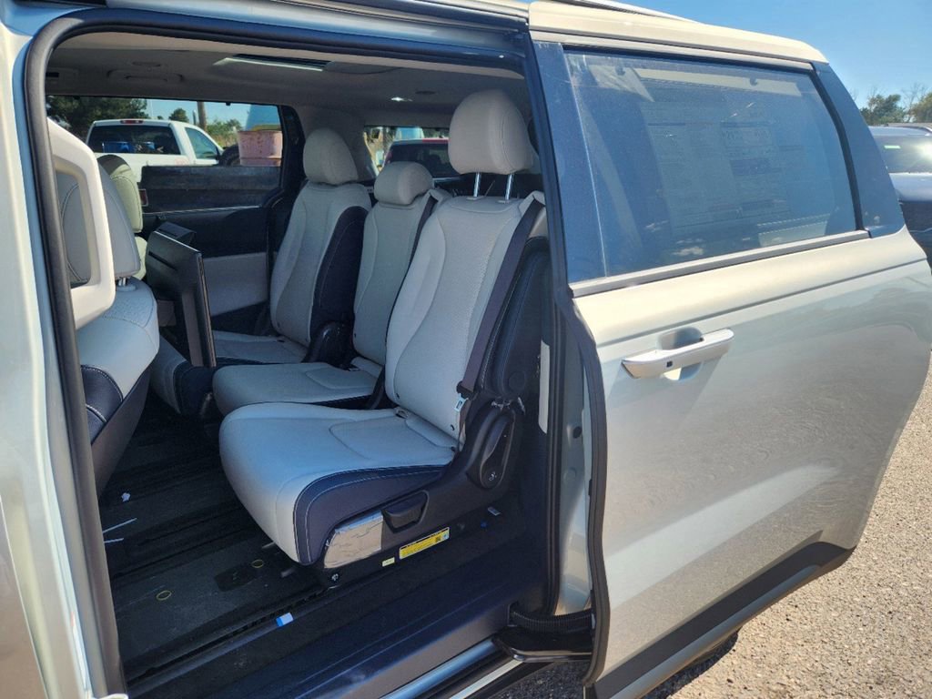 Certified 2025 Kia Carnival SX Prestige image 12