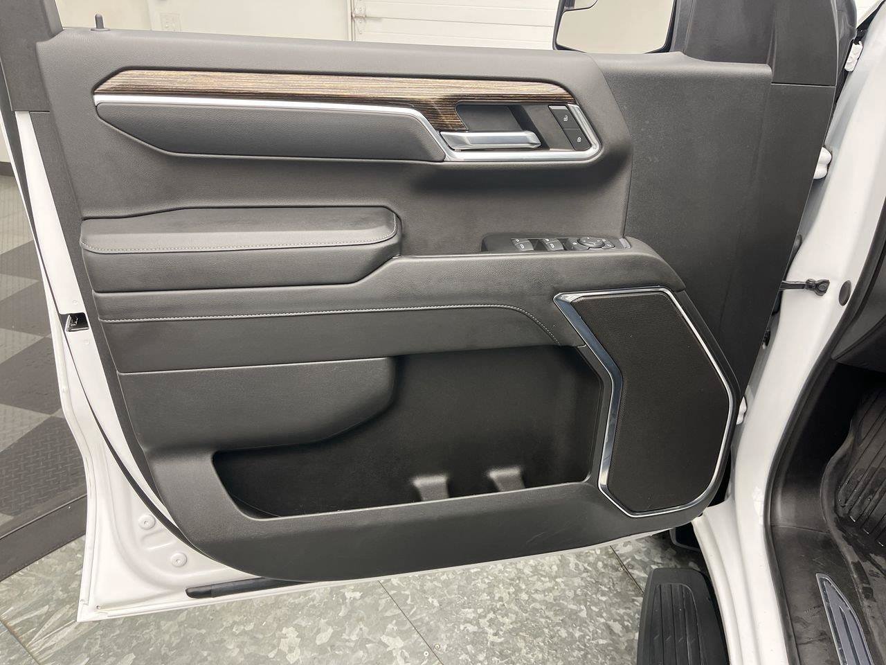 Certified 2024 GMC Sierra 1500 Elevation w/ LPO, Elevation Black Package AWD/4WD image 8