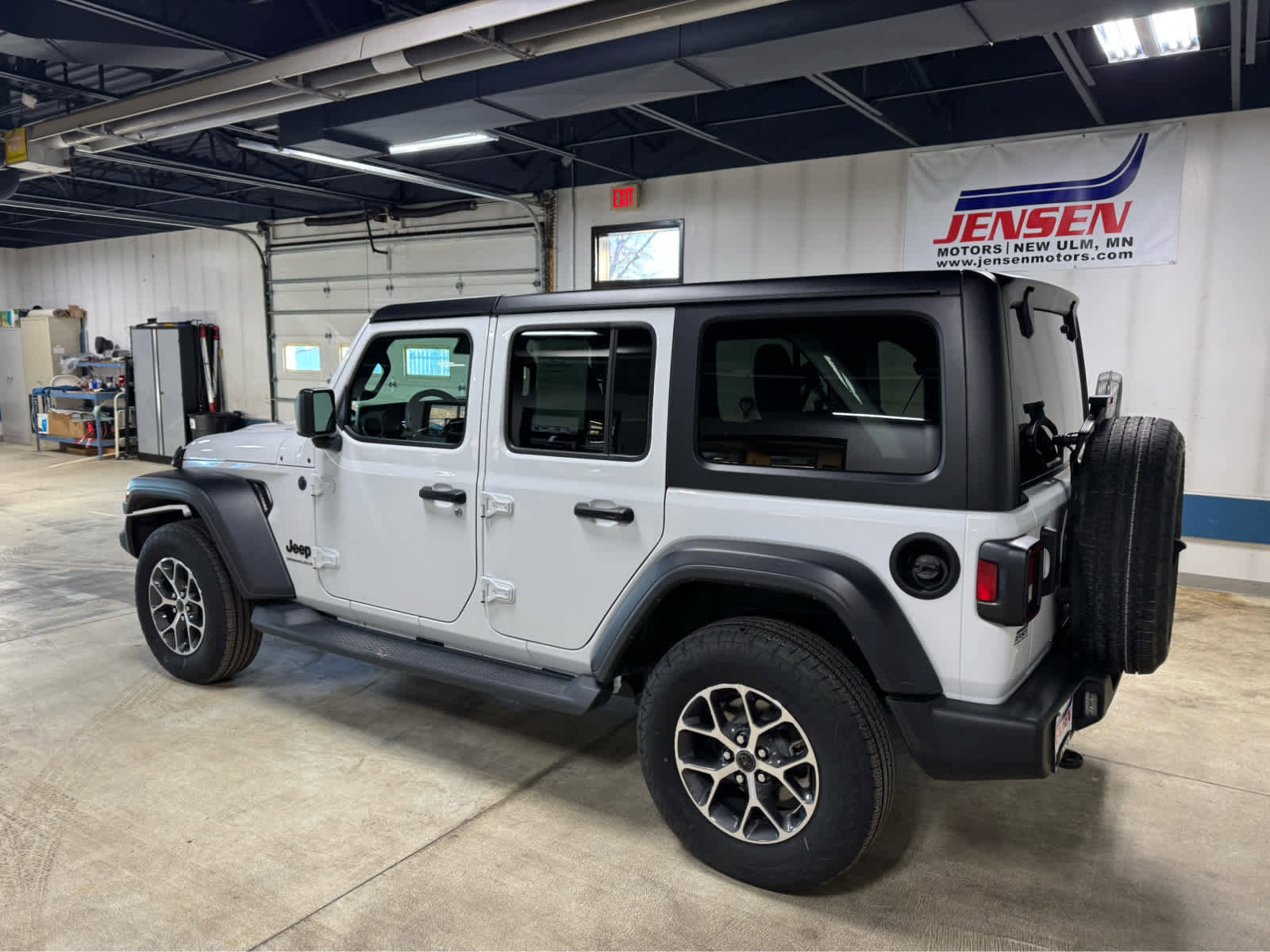 Used 2024 Jeep Wrangler Sport S image 6