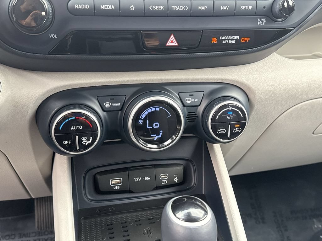 Used 2023 Hyundai Venue Limited FWD image 16