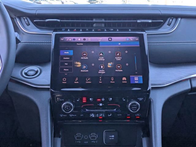 Used 2022 Jeep Grand Cherokee Overland w/ Luxury Tech Group IV image 21