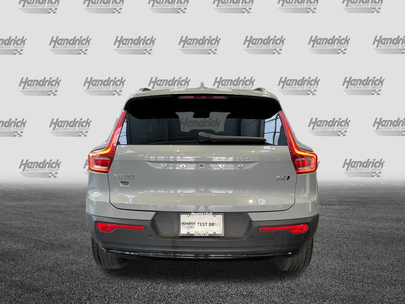 Used 2025 Volvo XC40 B5 Plus image 9