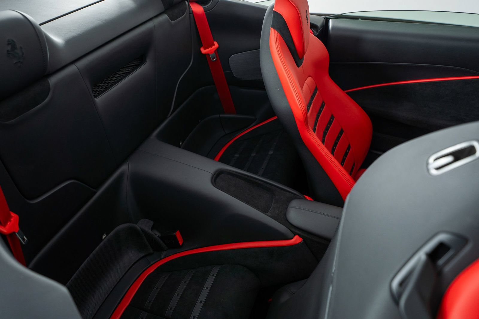 Certified 2025 Ferrari Roma Spider RWD image 26