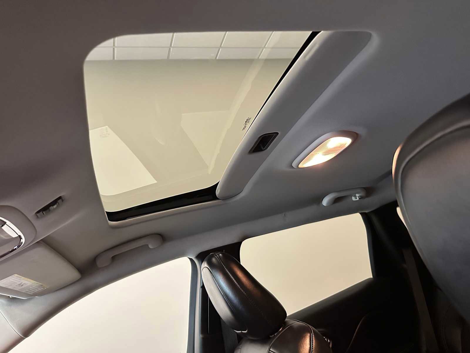 Used 2015 Jeep Cherokee Limited w/ Luxury Group image 21