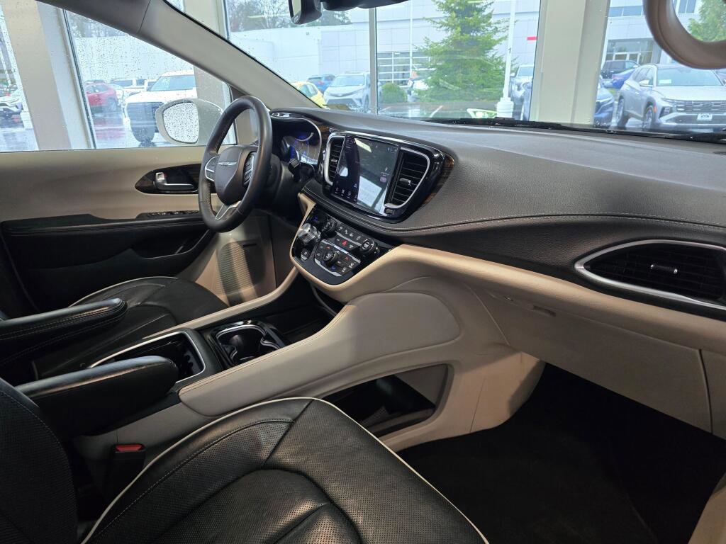 Used 2022 Chrysler Pacifica Limited image 42