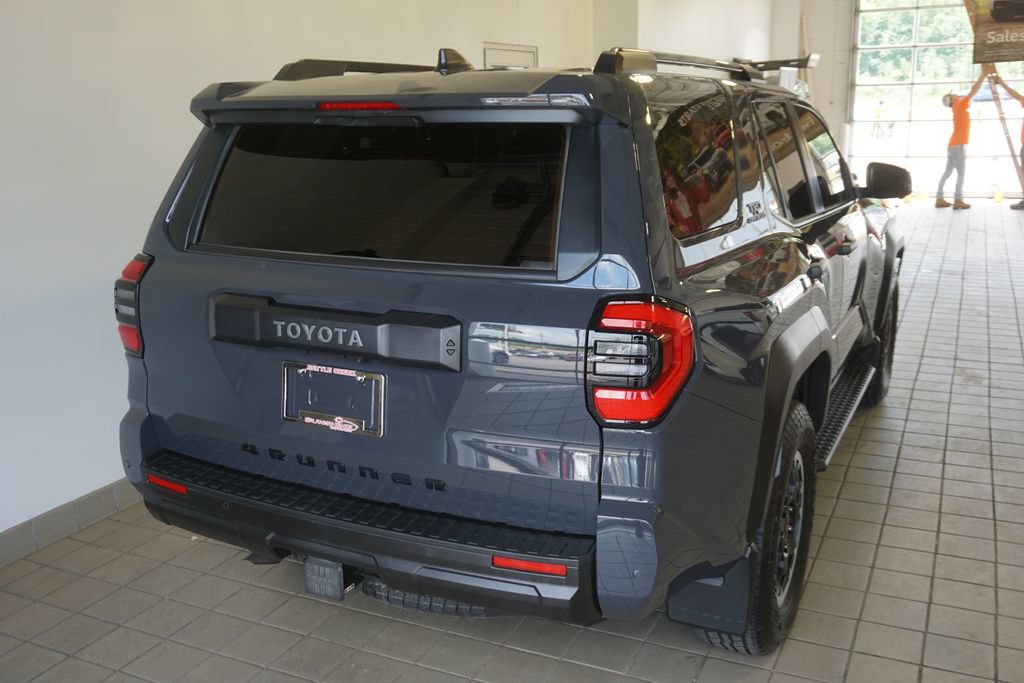 Used 2025 Toyota 4Runner TRD Off-Road Premium AWD/4WD image 17