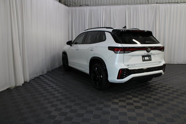 New 2025 Volkswagen Tiguan SE R-Line image 21