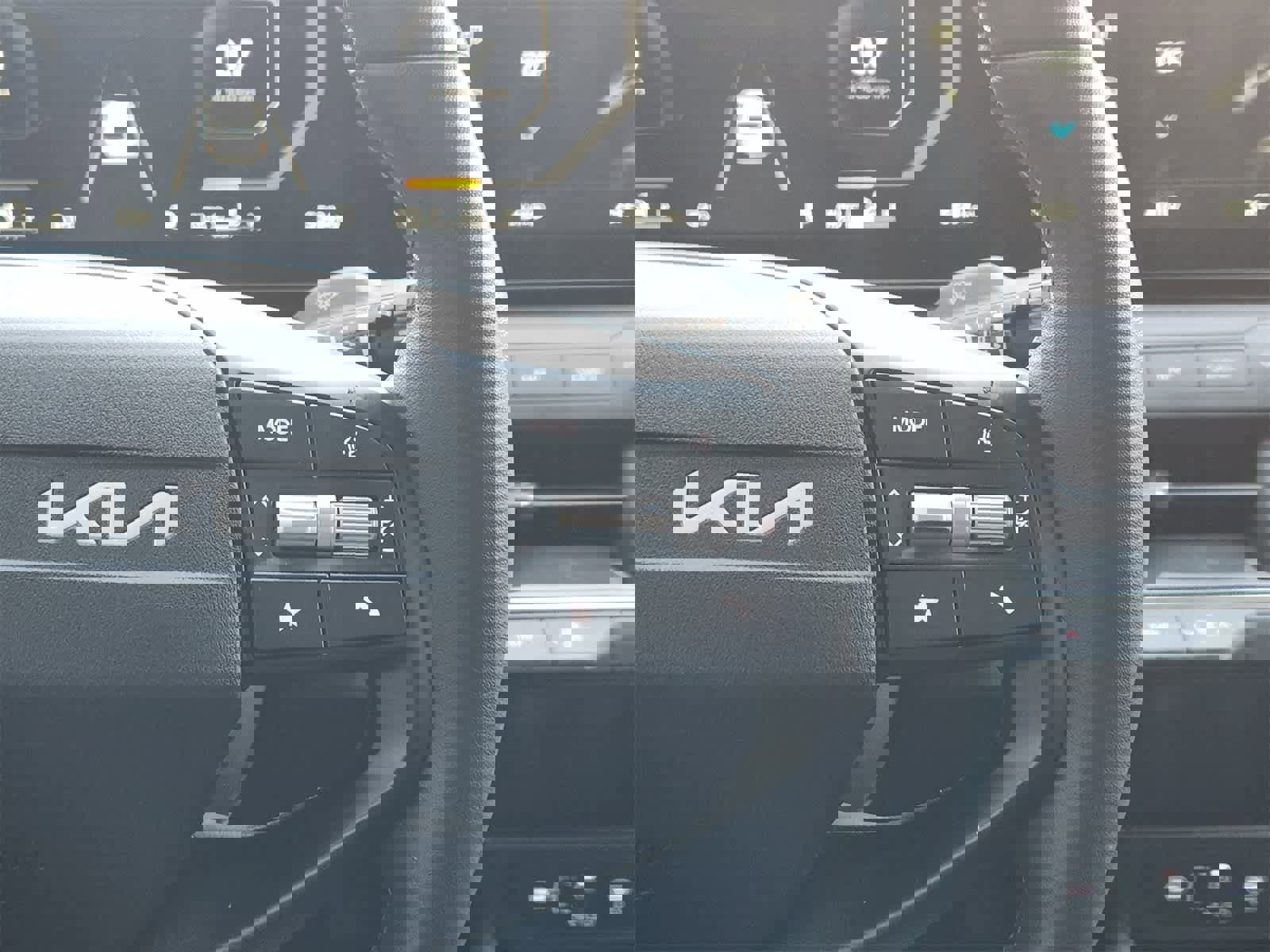 Certified 2025 Kia K4 EX image 28