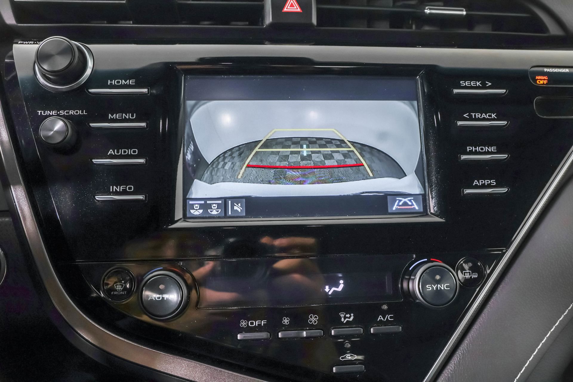 Used 2018 Toyota Camry XSE image 7