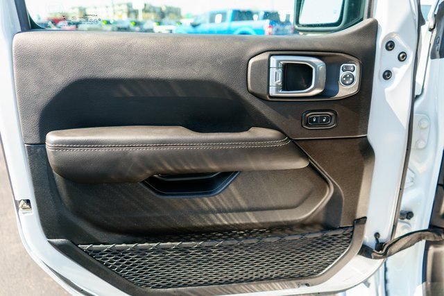 Used 2021 Jeep Gladiator Overland w/ Uconnect 4C Nav & Sound Group AWD/4WD image 17