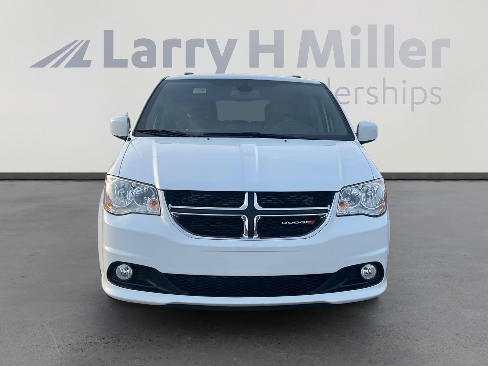 Used 2018 Dodge Grand Caravan SXT w/ Driver Convenience Group image 8