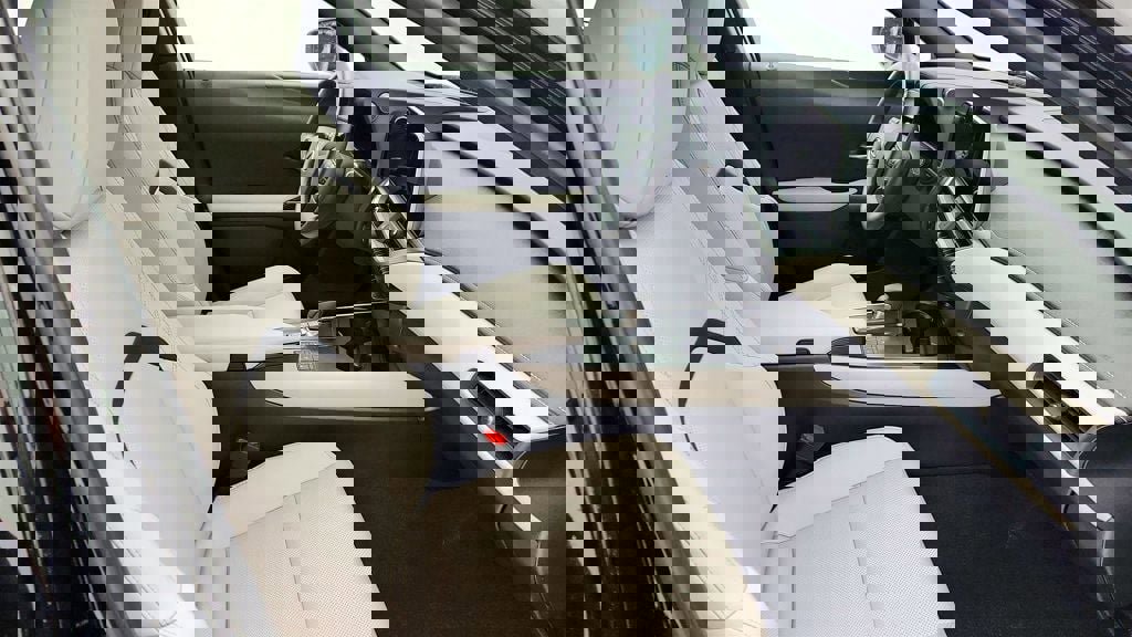 Used 2025 Lexus UX 300h AWD w/ Accessory Package (Z2) image 21