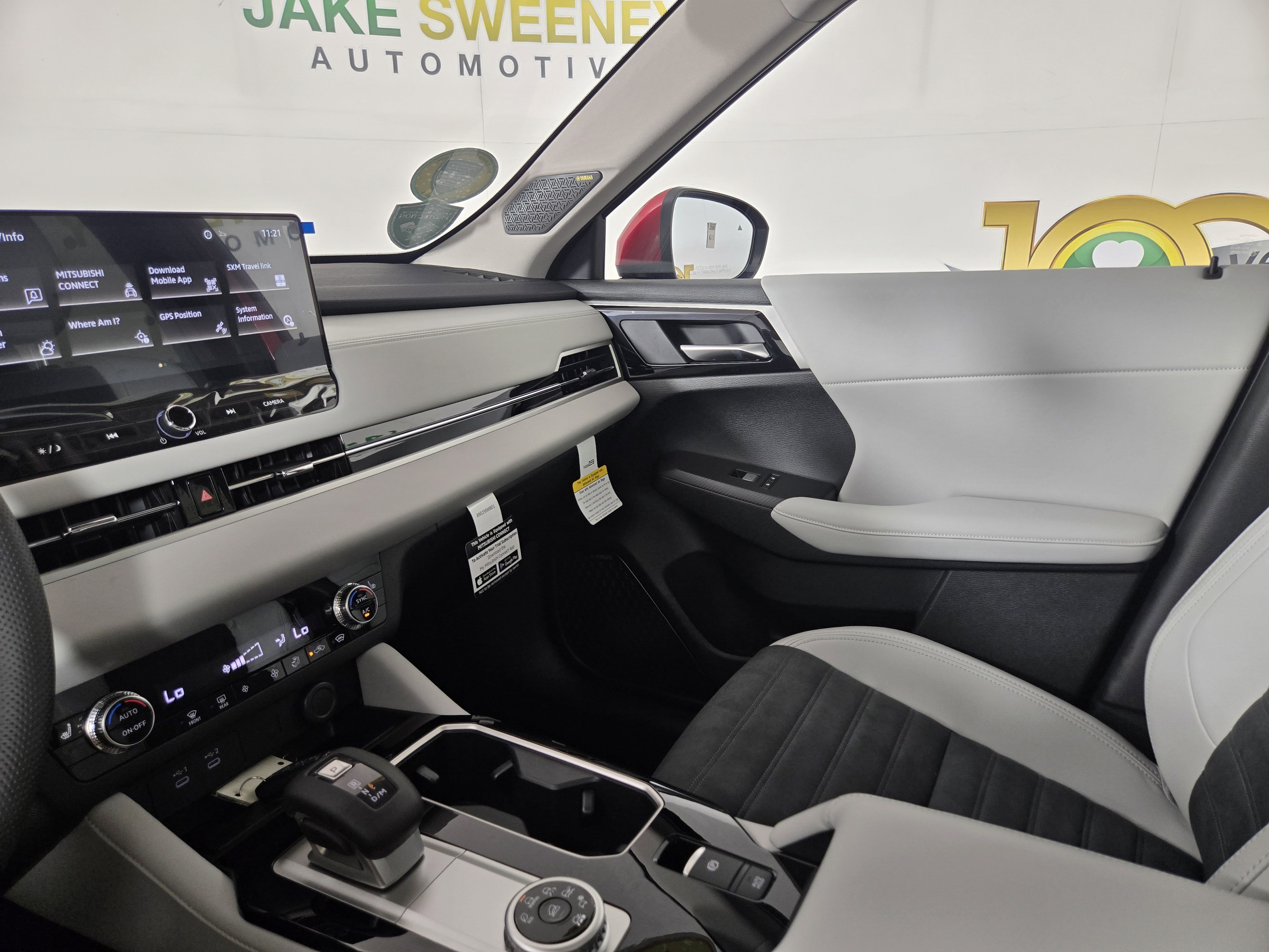 New 2025 Mitsubishi Outlander SE image 25