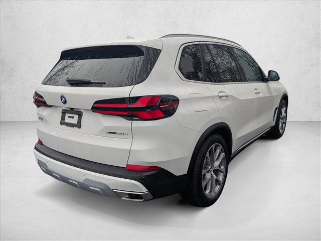 New 2026 BMW X5 xDrive50e image 2