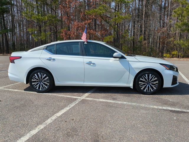 Used 2023 Nissan Altima 2.5 SV image 3