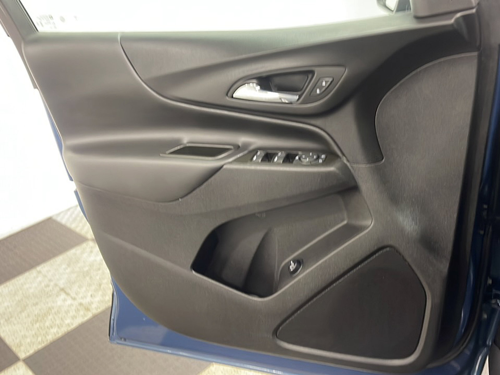 Used 2024 Chevrolet Equinox LT FWD image 13