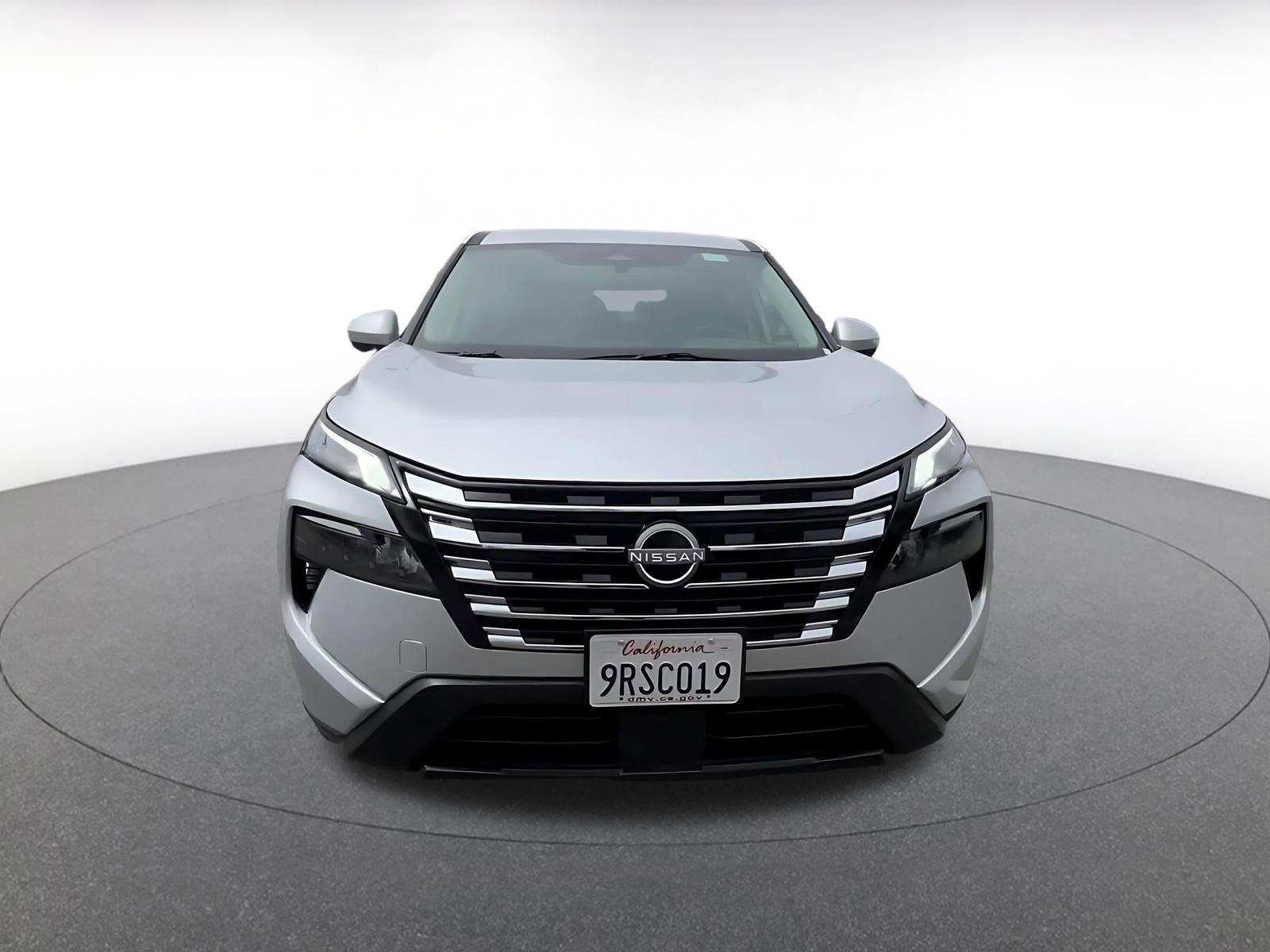 Used 2025 Nissan Rogue SV FWD image 4