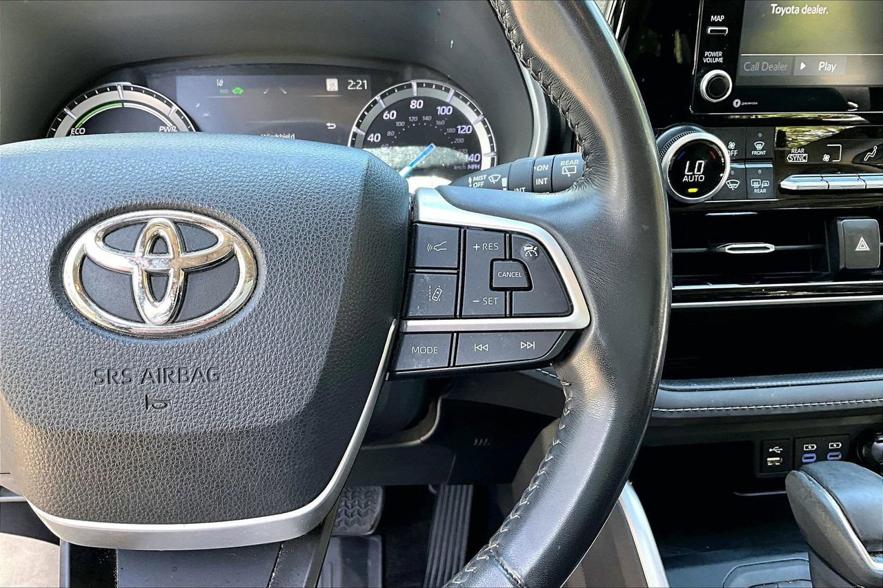 Used 2022 Toyota Highlander XLE image 11