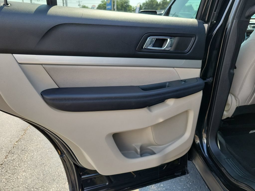 Used 2018 Ford Explorer FWD image 17
