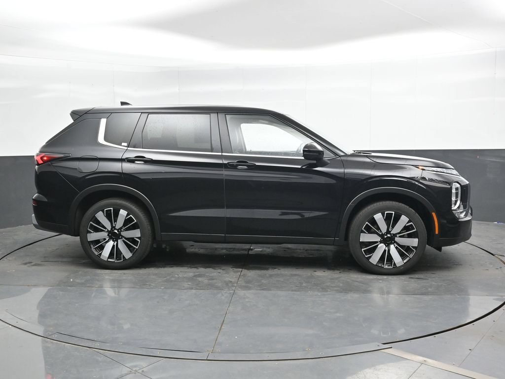 Used 2025 Mitsubishi Outlander SE AWD/4WD image 4