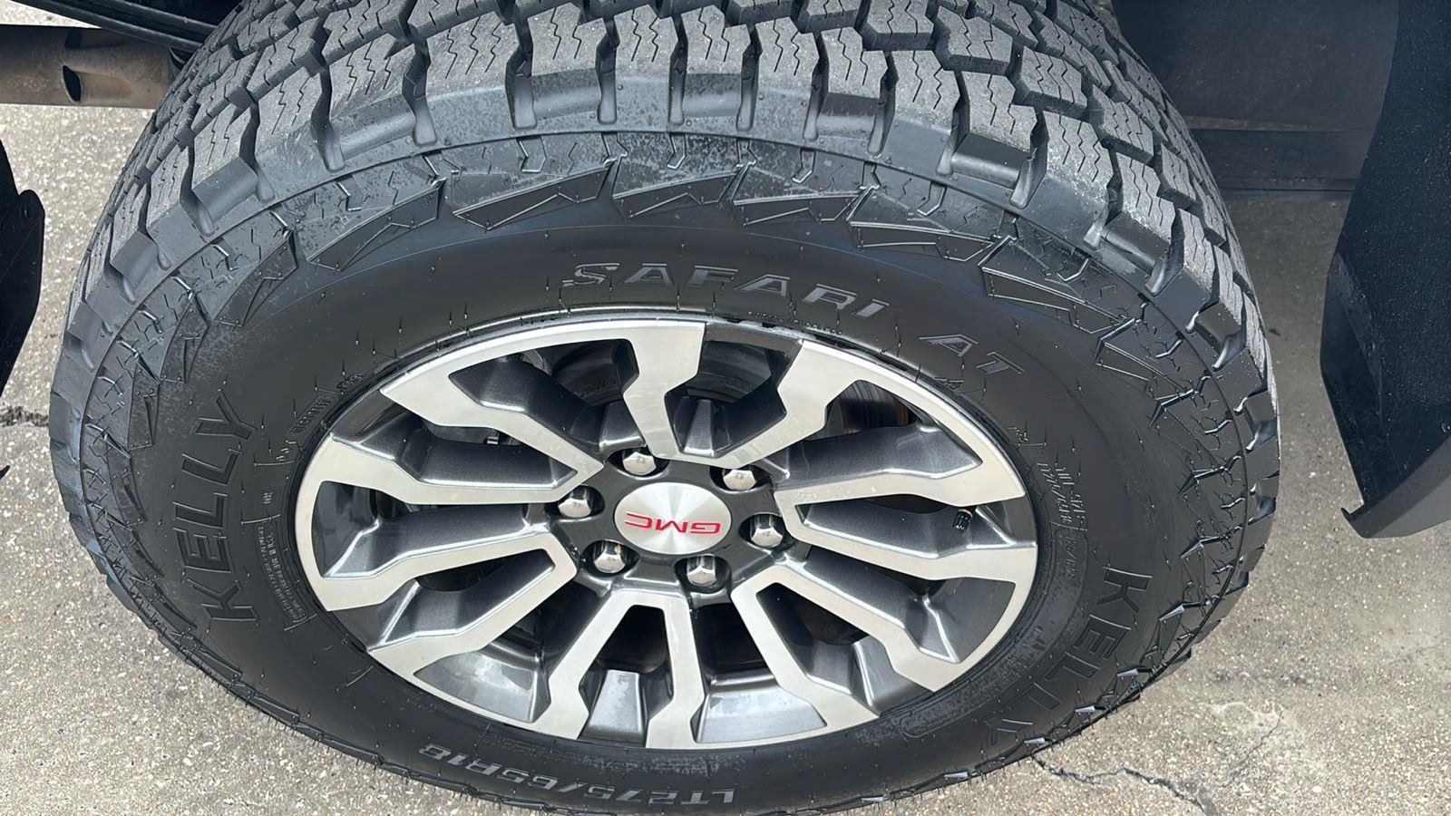 Certified 2022 GMC Sierra 1500 AT4 w/ AT4 Premium Package AWD/4WD image 12
