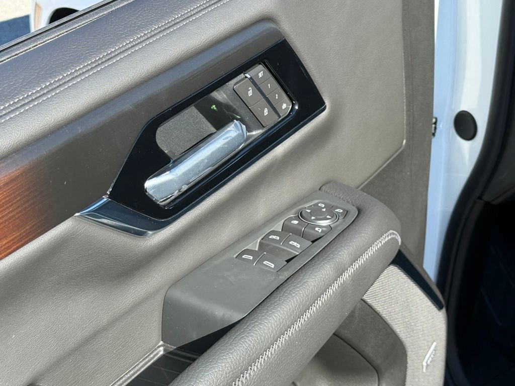 New 2026 GMC Yukon Denali w/ Sun & Power Step Package image 17