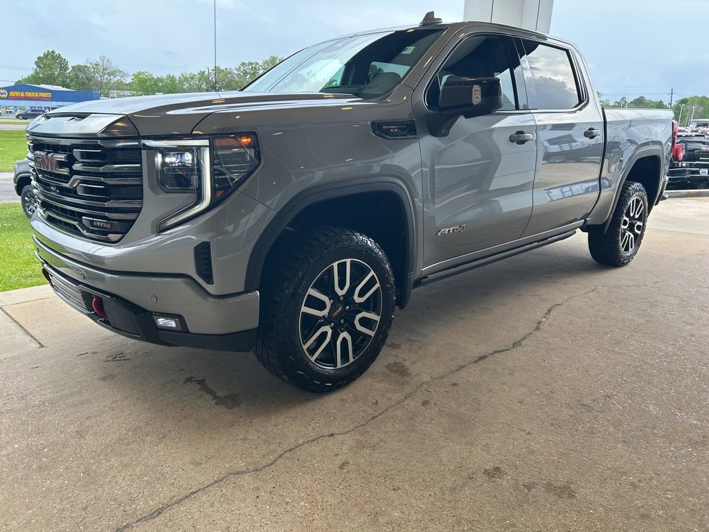 Used 2024 GMC Sierra 1500 AT4 w/ Technology Package image 4