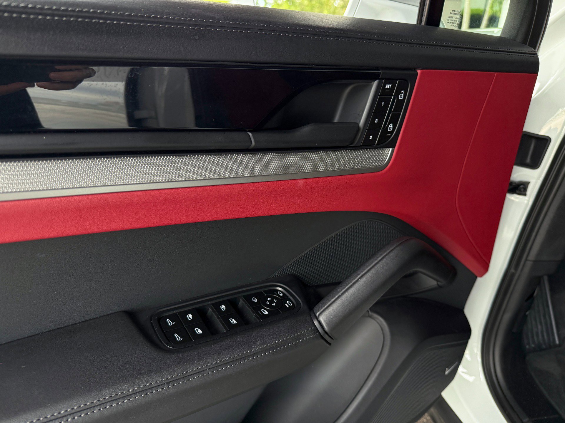 Used 2024 Porsche Cayenne S image 30