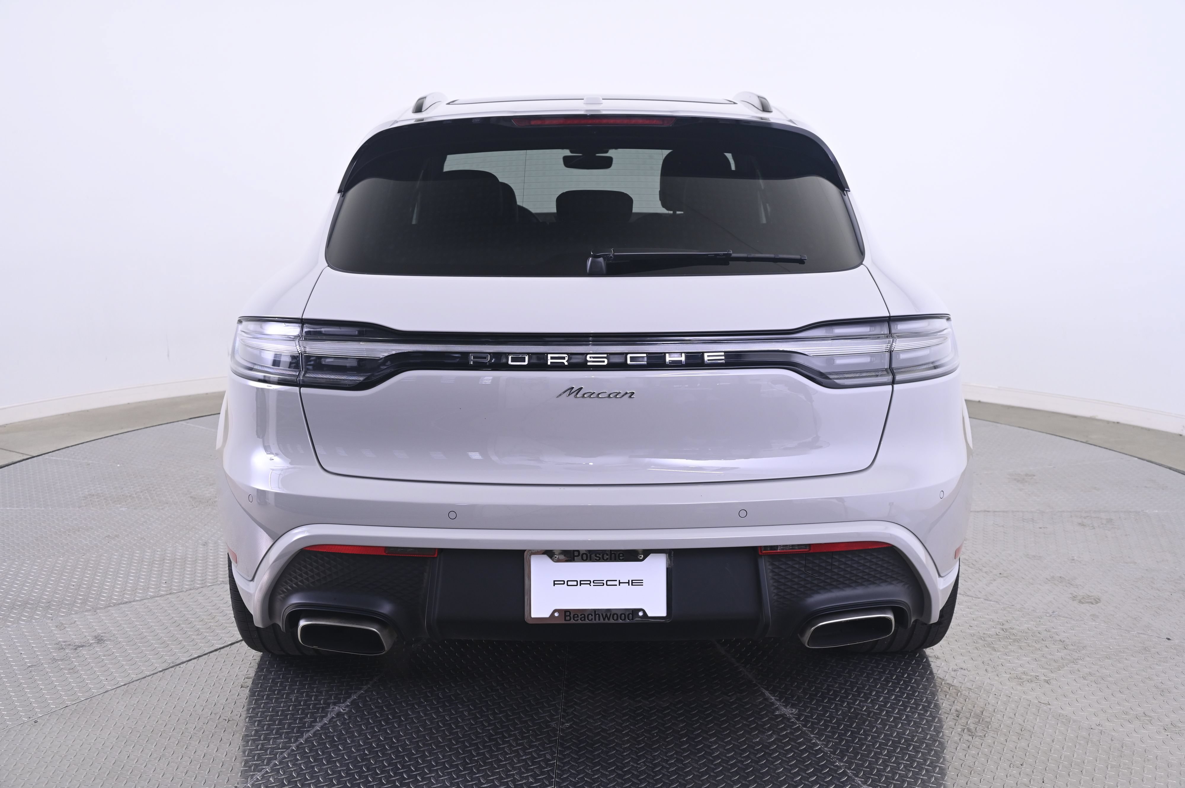 Certified 2023 Porsche Macan AWD/4WD image 6