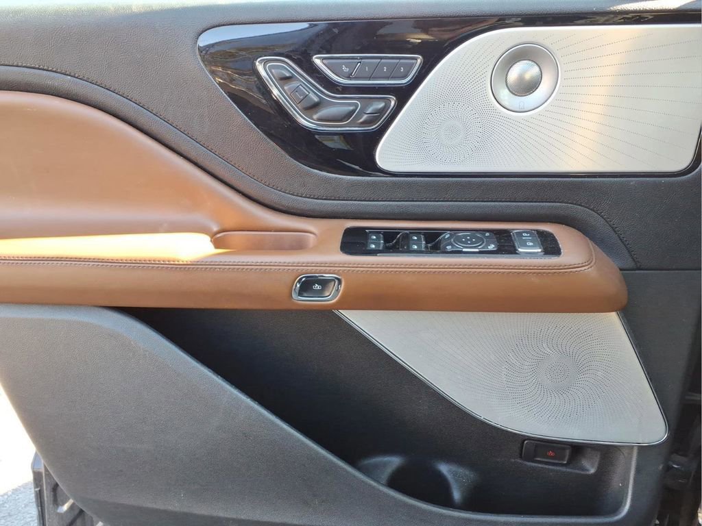 Used 2023 Lincoln Aviator Reserve w/ Equipment Group 201A image 21