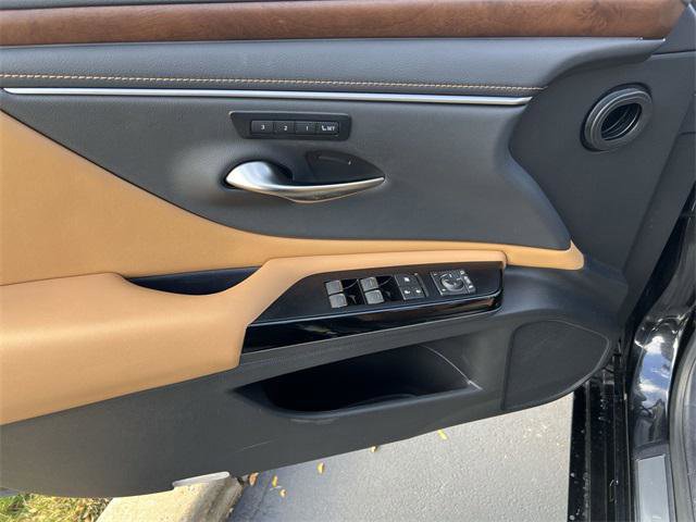 Certified 2025 Lexus ES 350 w/ Premium Package image 11