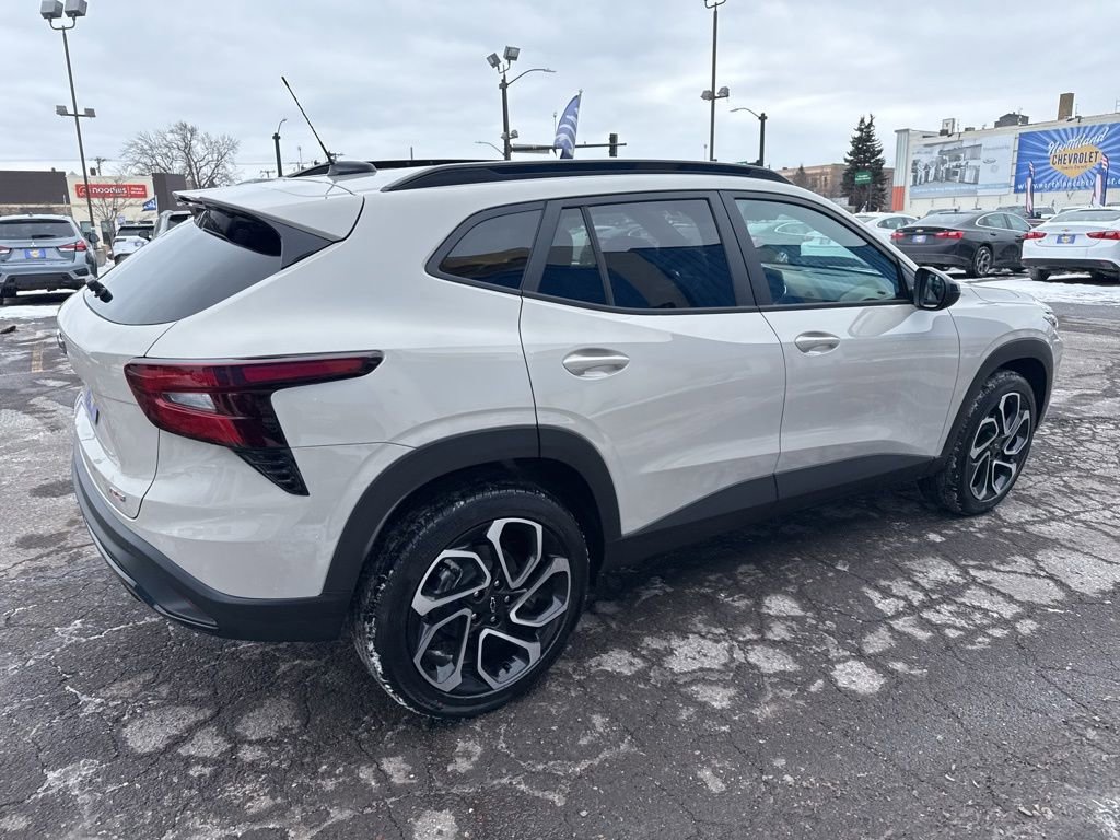 Used 2026 Chevrolet Trax RS w/ Sunroof Package image 8