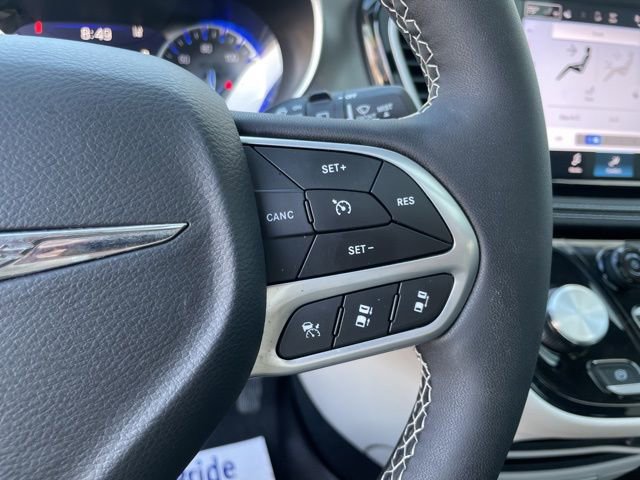 Used 2024 Chrysler Pacifica Touring-L image 20