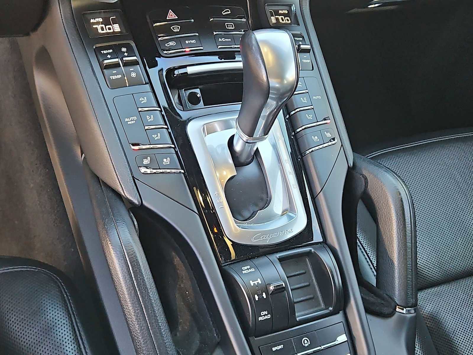 Used 2017 Porsche Cayenne image 34