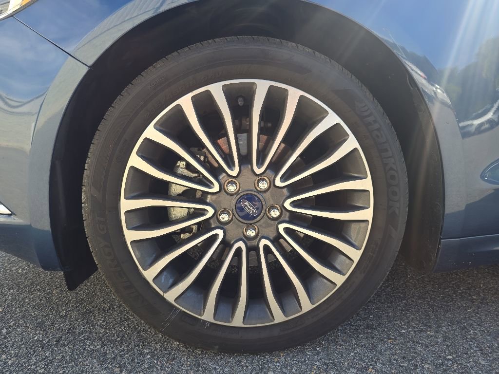 Used 2018 Ford Fusion SE w/ Fusion SE Technology Package FWD image 9