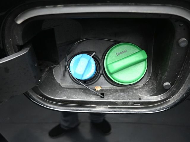 Used 2025 GMC Sierra 3500 SLT w/ SLT Convenience Package image 15