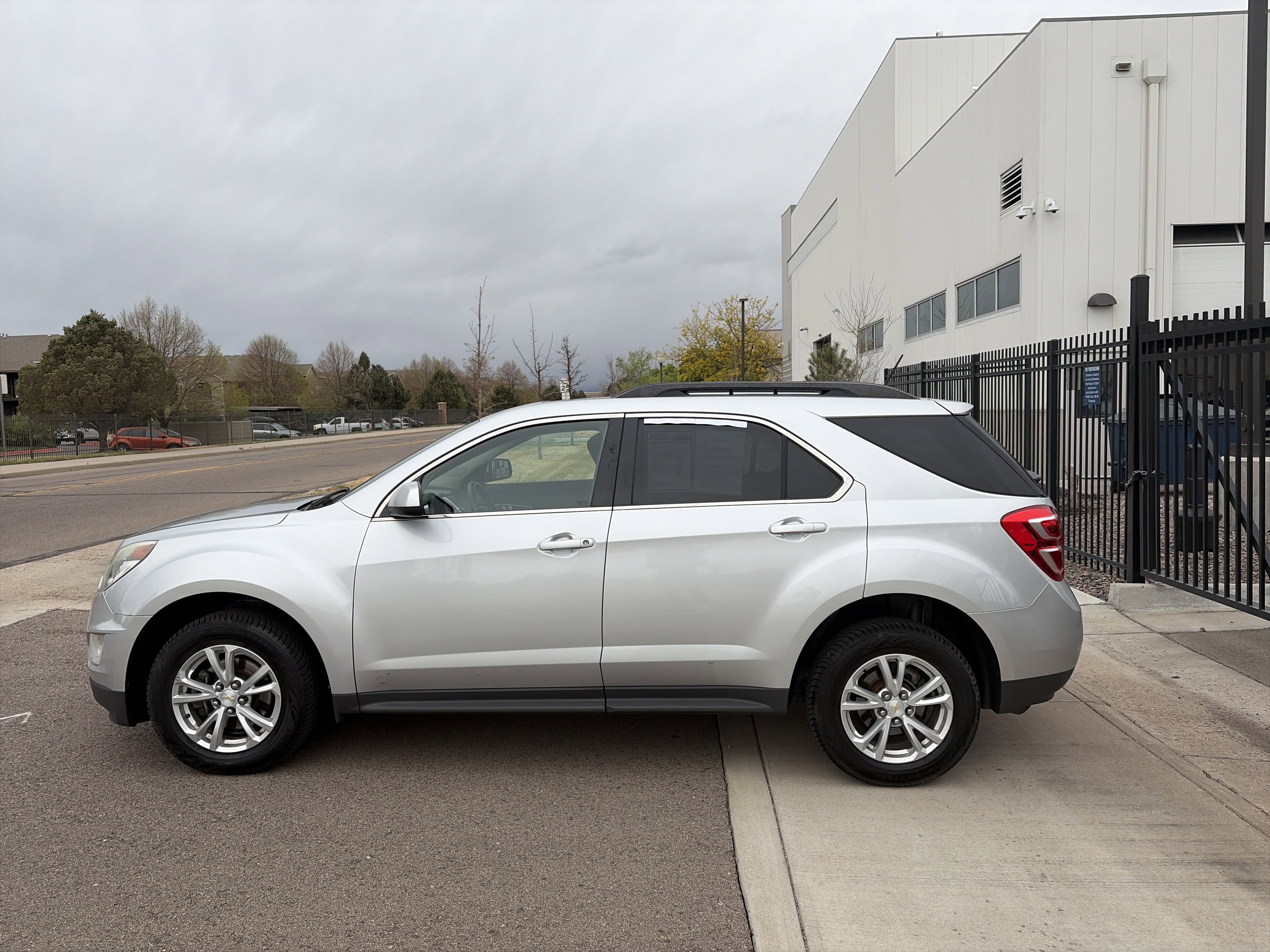 Used 2017 Chevrolet Equinox LT w/ Convenience Package image 8