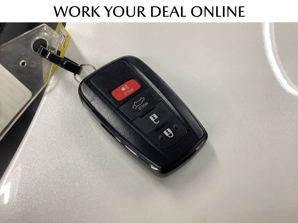 Used 2021 Toyota Highlander XLE AWD/4WD image 19