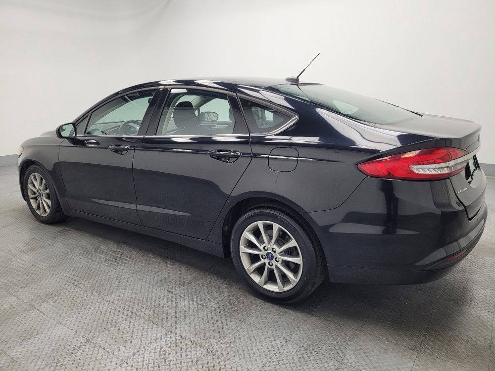 Used 2017 Ford Fusion SE w/ Fusion SE Technology Package FWD image 3