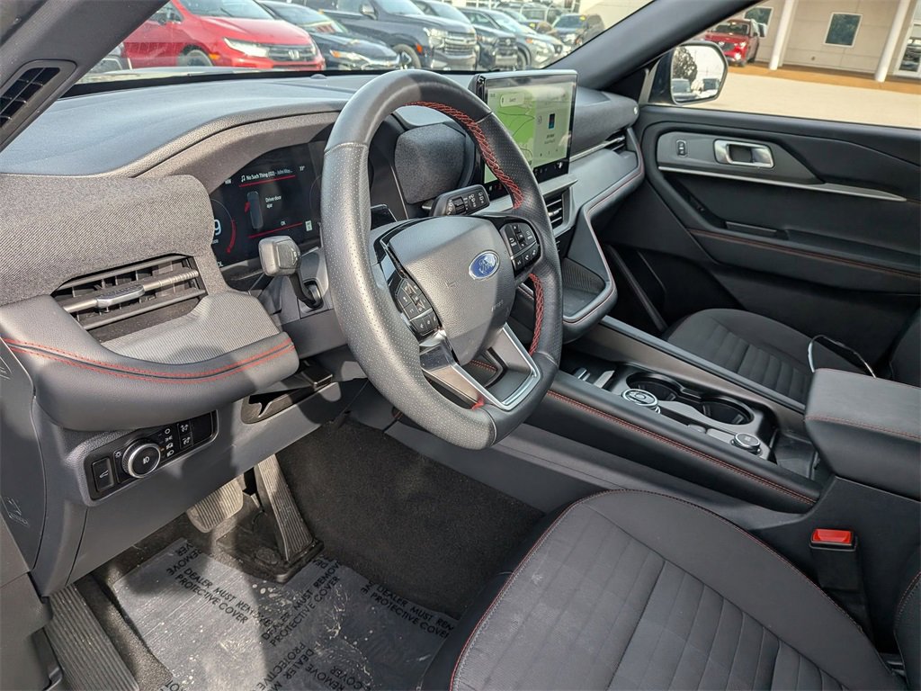 Used 2025 Ford Explorer ST-Line w/ ST-Line Street Pack image 15
