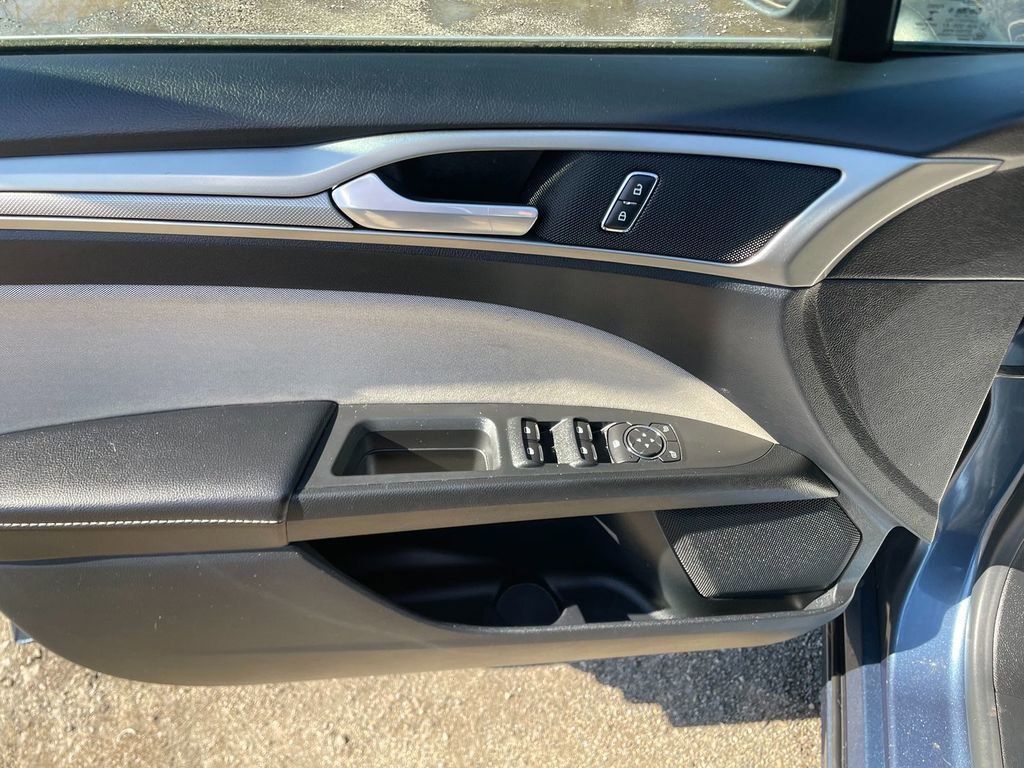 Used 2019 Ford Fusion S FWD image 11