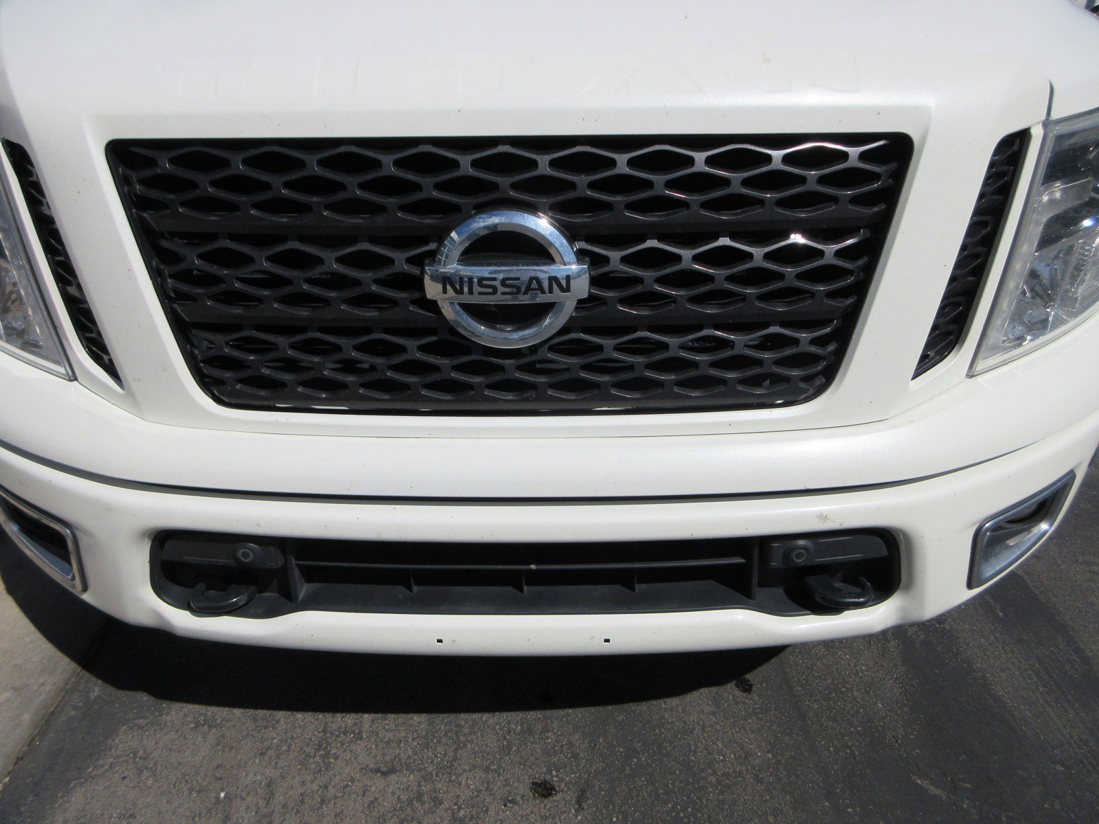 Used 2017 Nissan Titan PRO-4X image 18