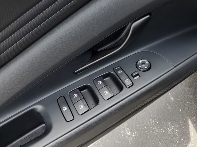 Certified 2025 Hyundai Elantra SEL FWD image 21